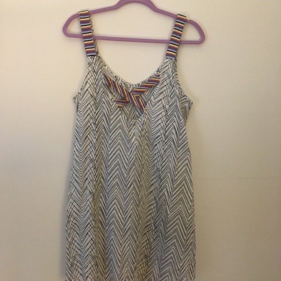 Rip Curl | white&black zigzagged dress - Picture 4 of 6